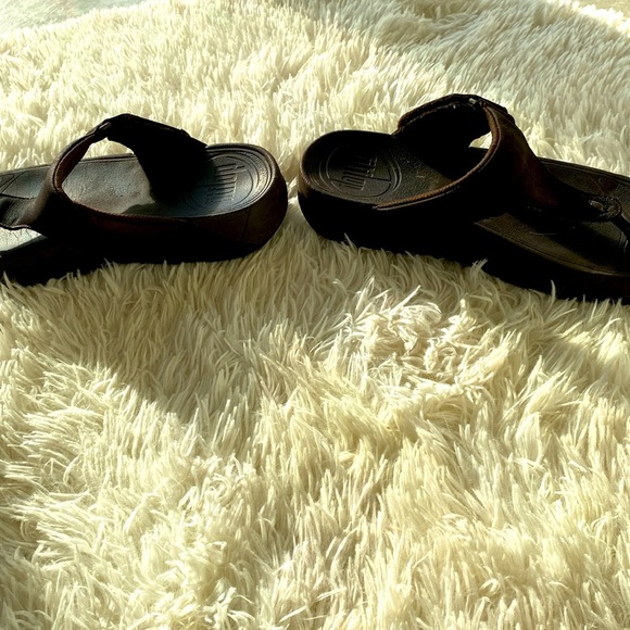 FITFLOP WOMEN’S BROWN WALKSTAR TOE POST FITNESS SANDALS 1 1/2” Velcro Sz… - Picture 5 of 10